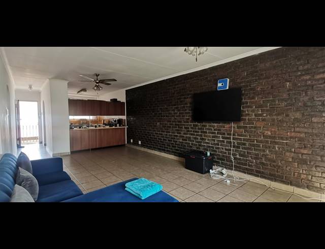 2 BEDROOM FLAT FOR SALE IN VEREENIGING CENTRAL